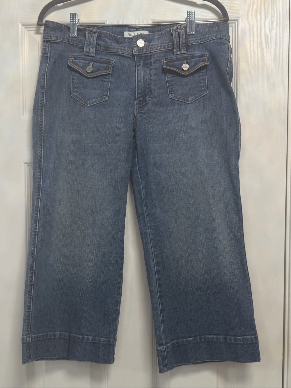 WHBM Noir Crop Wide Leg Mariner Jeans Cuffed Hem Size 8 EUC
